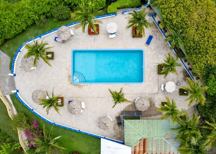 Modern Top-floor With Panoramic Views And Community Pool